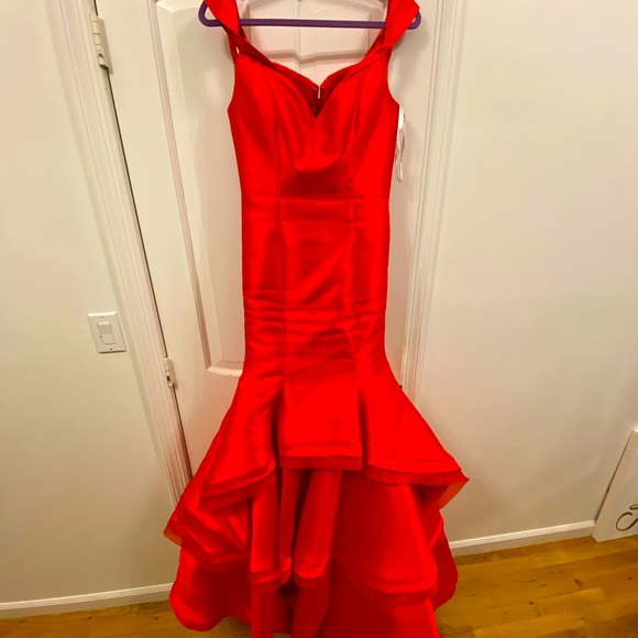 Jovani Prom Gown. red prom dress. Wedding gown, long dress, party dress size8 - Picture 4 of 7